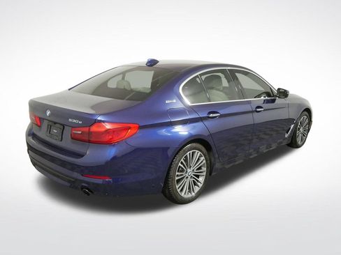 Used 2018 BMW 530e xDrive w/ Premium Package 2 AWD/4WD image 3