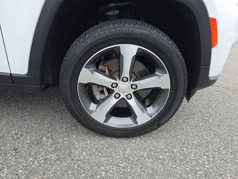 Used 2023 Jeep Grand Cherokee L Limited image 10