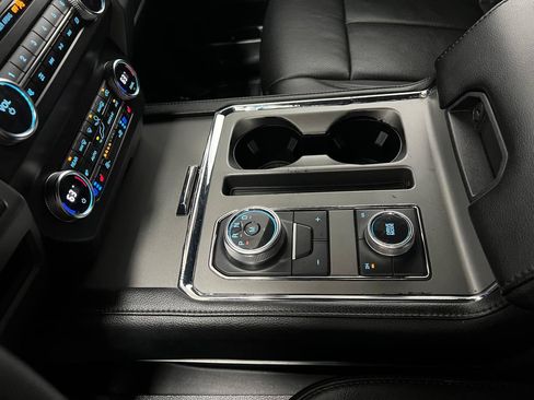 Used 2020 Ford Expedition XLT w/ Equipment Group 202A AWD/4WD image 22