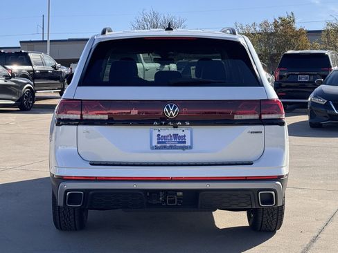 New 2026 Volkswagen Atlas Peak Edition image 6
