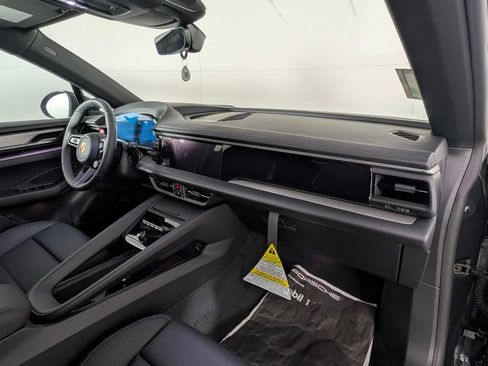 New 2025 Porsche Macan 4S Electric image 19