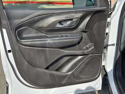 Used 2023 GMC Terrain SLT FWD image 10