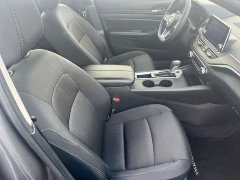 Used 2025 Nissan Altima 2.5 SV FWD image 36