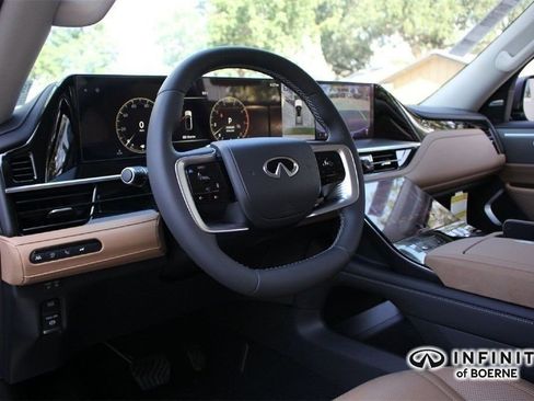 Certified 2026 INFINITI QX80 Luxe image 6