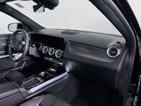 Certified 2024 Mercedes-Benz GLA 250 4MATIC image 27