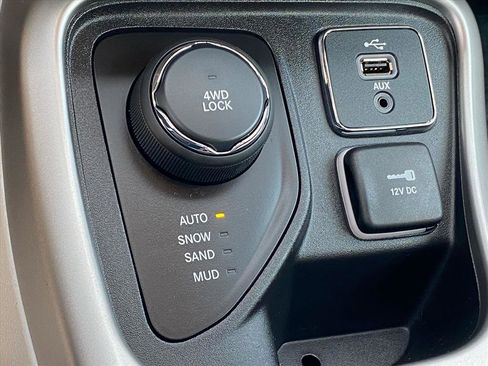 Used 2017 Jeep Compass Latitude w/ Popular Equipment Group image 17