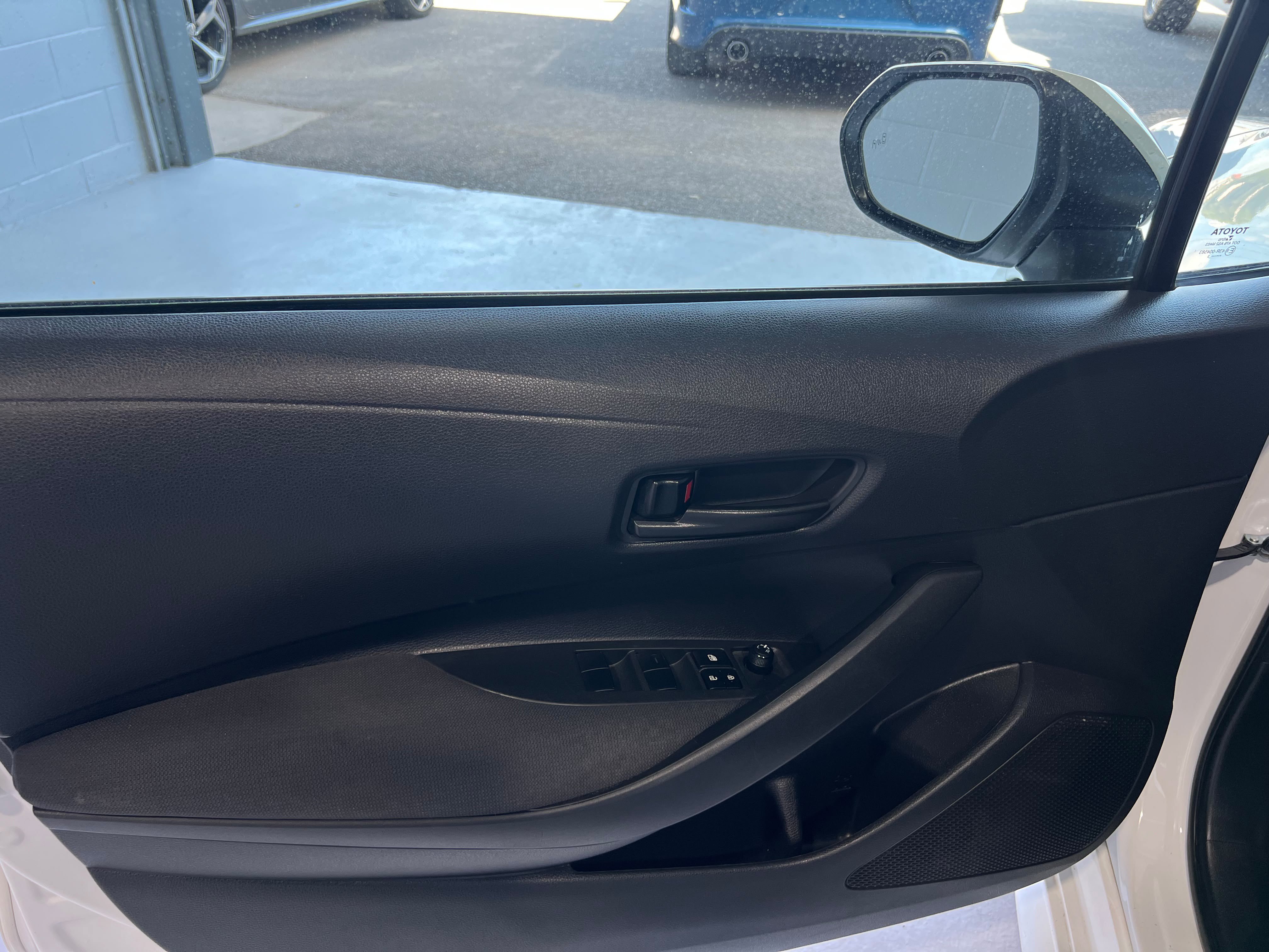Used 2023 Toyota Corolla LE w/ LE Convenience Package FWD image 11
