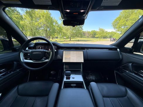Used 2025 Land Rover Range Rover SE AWD/4WD image 15