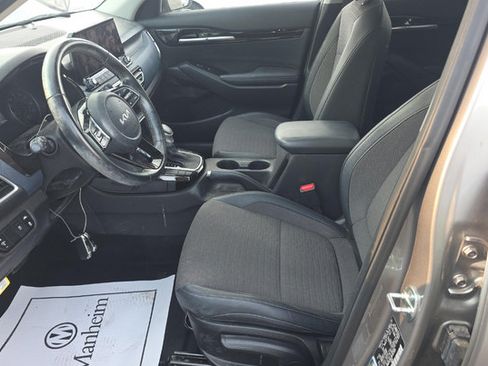 Used 2022 Kia Seltos S FWD image 5