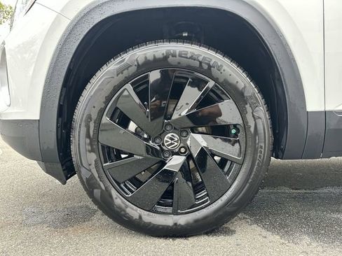 New 2025 Volkswagen Atlas SE image 11