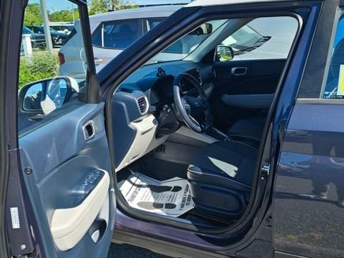 Certified 2023 Hyundai Venue Limited w/ Cargo Package FWD image 15