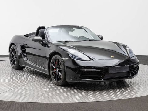 Used 2017 Porsche 718 Boxster S RWD image 4
