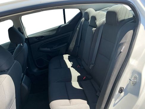 Used 2025 Nissan Altima 2.5 SV FWD image 21