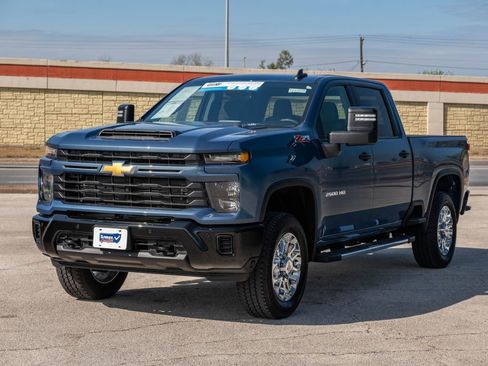 Used 2026 Chevrolet Silverado 2500 Custom w/ Custom Value Package AWD/4WD image 3