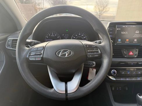Used 2019 Hyundai Elantra GT FWD image 8