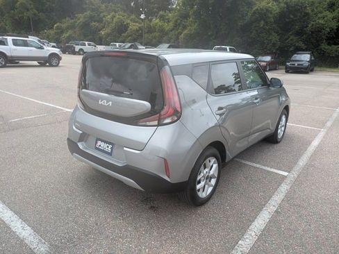 Used 2025 Kia Soul LX w/ LX Technology Package FWD image 6
