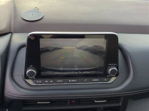 Used 2023 Nissan Rogue SV FWD image 23