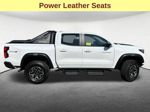 Used 2025 Chevrolet Colorado ZR2 w/ Technology Package AWD/4WD image 11