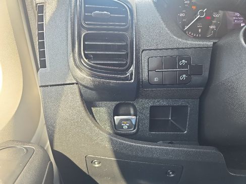 Used 2022 RAM ProMaster 2500 w/ Convenience Group FWD image 28