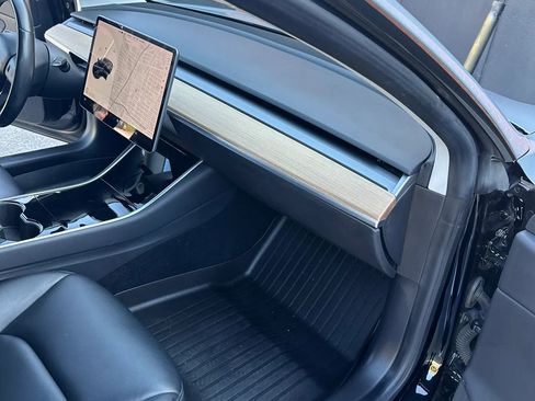 Used 2019 Tesla Model 3 RWD image 15