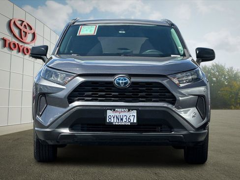 Used 2021 Toyota RAV4 LE image 8