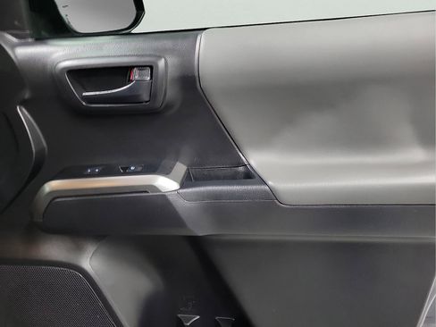 Certified 2022 Toyota Tacoma SR5 image 16