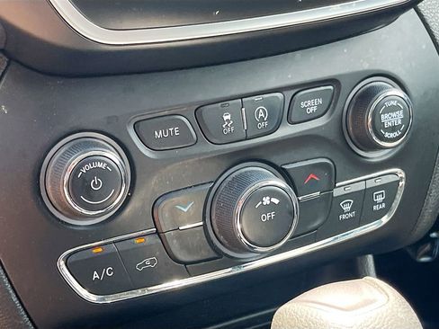 Used 2021 Jeep Cherokee Latitude image 16