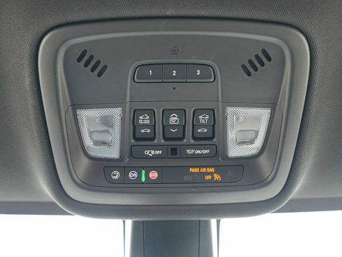 Used 2022 Chevrolet Traverse LT w/ LT Premium Package AWD/4WD image 39