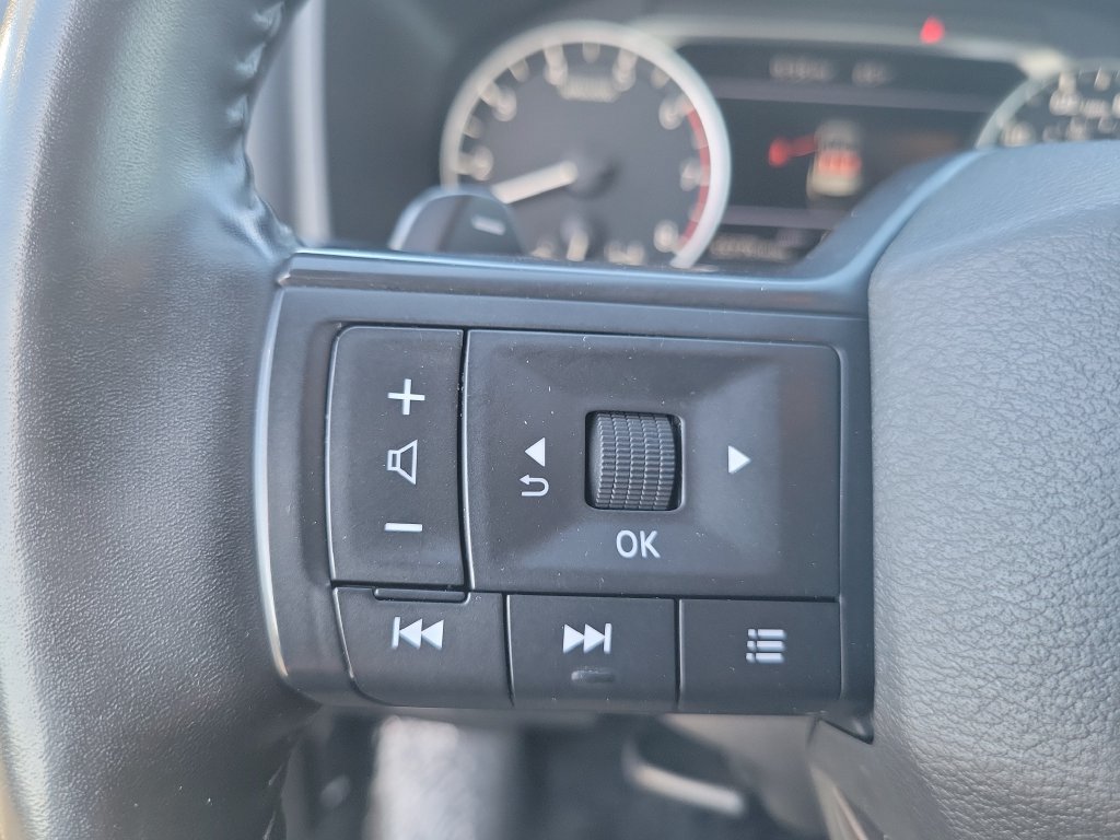 Used 2025 Nissan Rogue SV AWD/4WD image 21