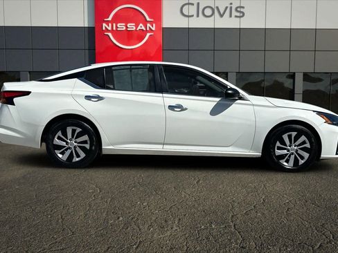 Used 2024 Nissan Altima 2.5 S FWD image 9