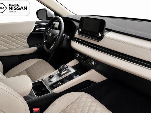 Used 2024 Mitsubishi Outlander SEL FWD image 11