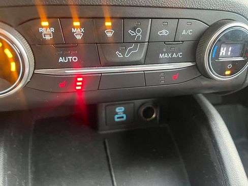 Used 2020 Ford Escape SE image 24