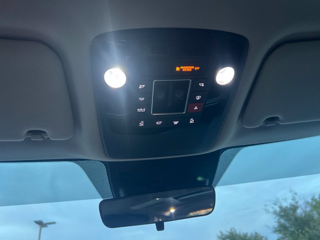 Used 2025 Kia Carnival SX w/ SX Dark Edition Package FWD image 34