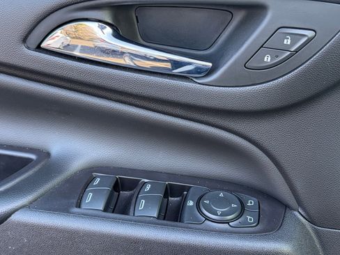 Used 2021 Chevrolet Equinox Premier image 8