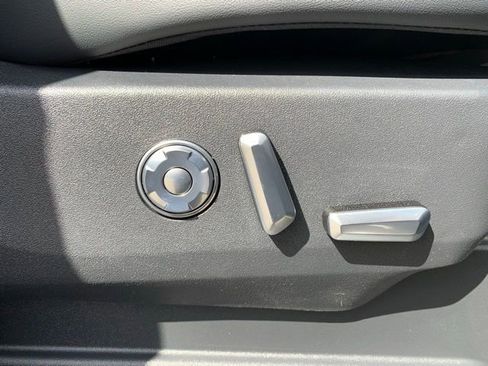 New 2026 Lincoln Navigator L Premier AWD/4WD image 16