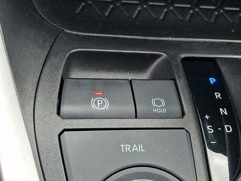 Used 2021 Toyota RAV4 LE AWD/4WD image 23
