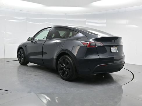 Used 2025 Tesla Model Y Long Range image 5