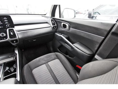 Used 2022 Kia Sorento LX FWD image 11