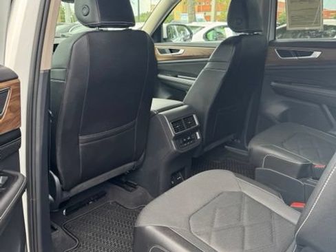 Used 2024 Volkswagen Atlas SE FWD image 8