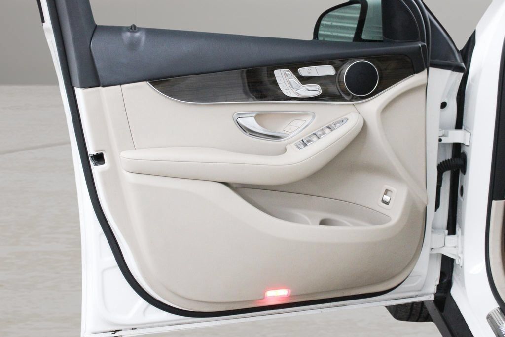 Used 2022 Mercedes-Benz GLC 300 image 16