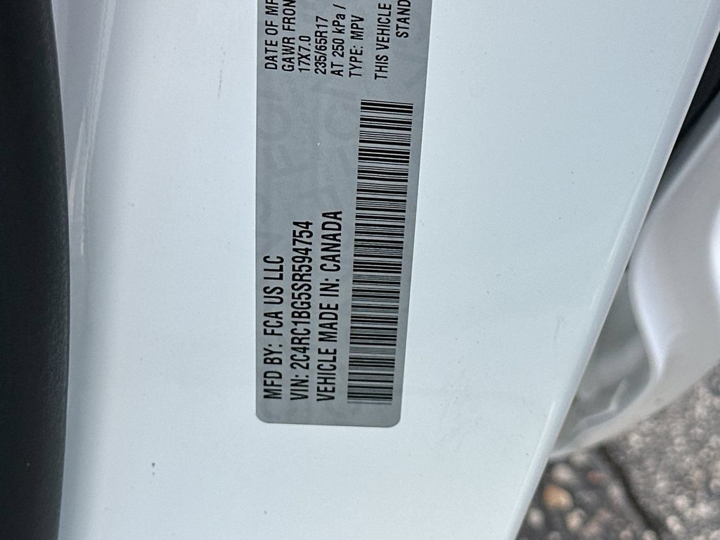 Used 2025 Chrysler Pacifica Select FWD image 30