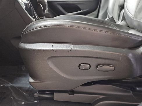 Used 2019 Buick Encore Sport Touring image 29