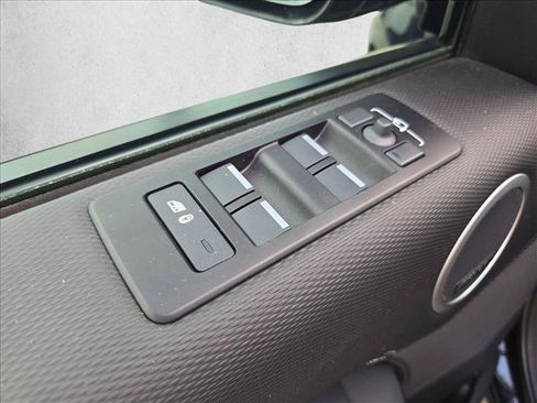Certified 2025 Land Rover Discovery Dynamic SE AWD/4WD image 9