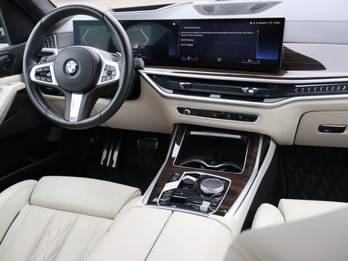 Used 2023 BMW X7 xDrive40i w/ M Sport Package AWD/4WD image 16