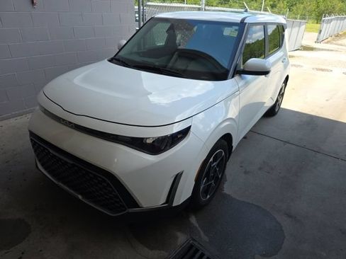 Certified 2024 Kia Soul EX FWD image 3