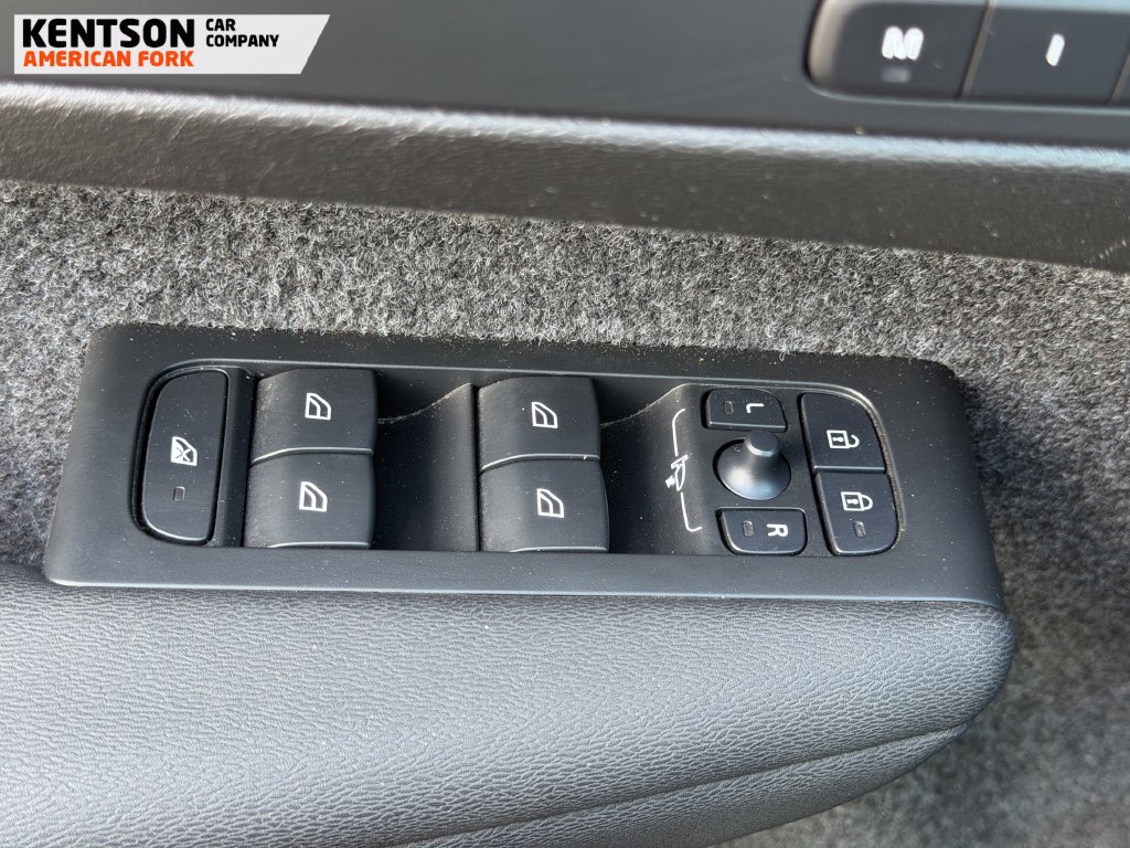 Used 2025 Volvo XC40 B5 Plus AWD/4WD image 20