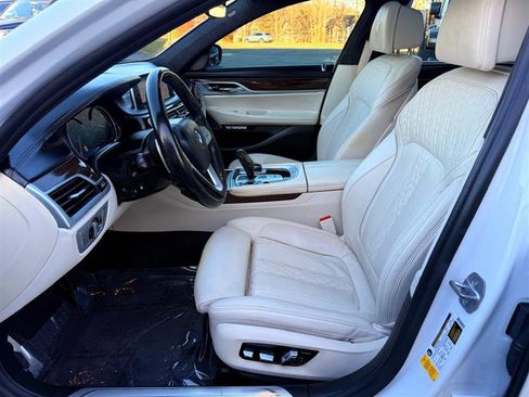 Used 2018 BMW 750i image 38