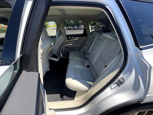 New 2026 Volvo XC60 B5 Ultra w/ Climate Package PRO AWD/4WD image 12