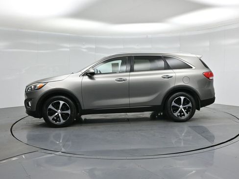 Used 2017 Kia Sorento EX image 27