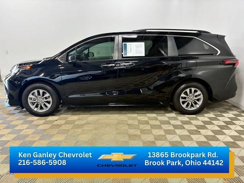 Used 2022 Toyota Sienna XLE FWD image 6